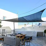 By Georgia Apartman Fíra
