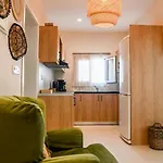 By Georgia Apartmán Fira (Santorini)