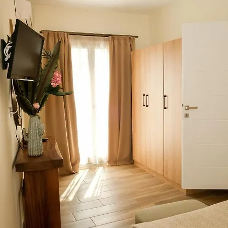 By Georgia Apartment *