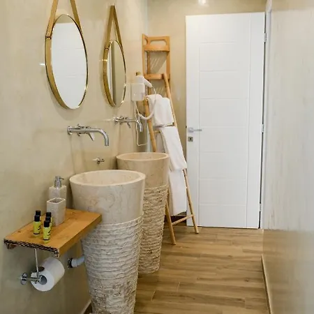 By Georgia Apartment Fira (Santorini)