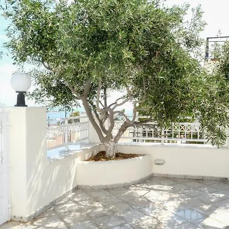 By Georgia Apartment *