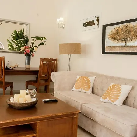 By Georgia Apartment *