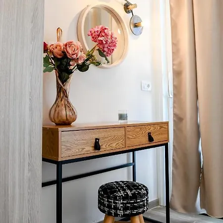 Apartment By Georgia