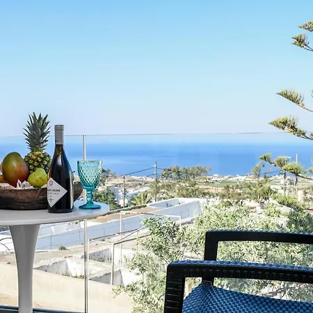 By Georgia * サントリーニ