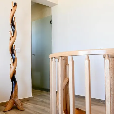 By Georgia Apartment