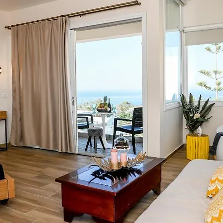By Georgia Apartment *