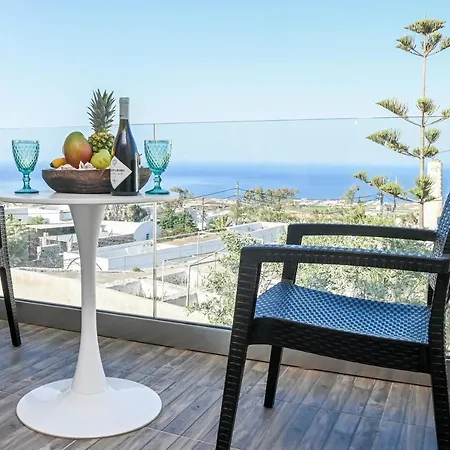 By Georgia サントリーニ