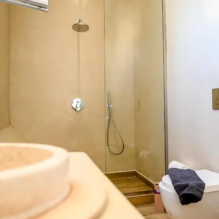 By Georgia Apartment Fira (Santorini)