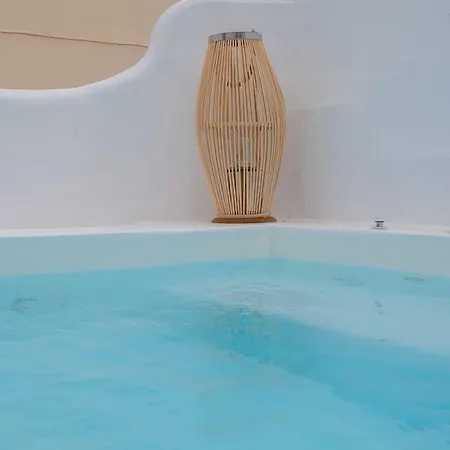 By Georgia Apartmán Fira (Santorini)