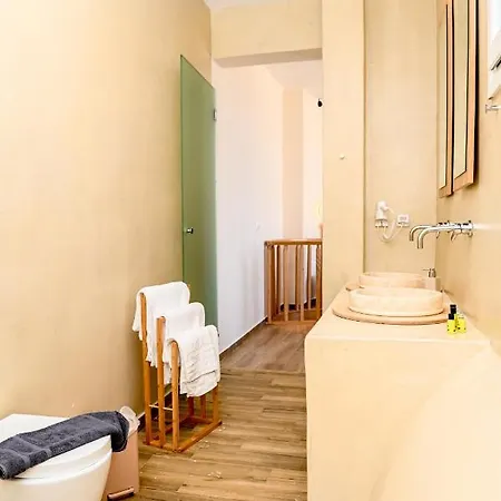 By Georgia Apartman *